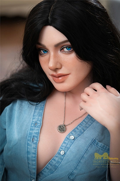 black hair blue eyes sextoy
